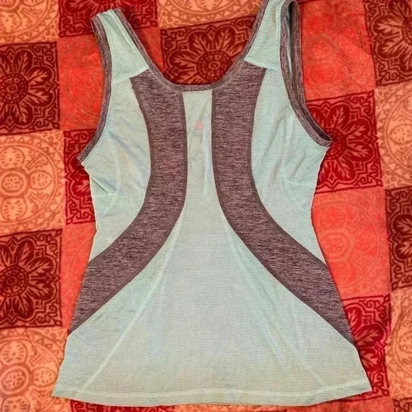 Lululemon run: recharge tank - Picture 4 of 7